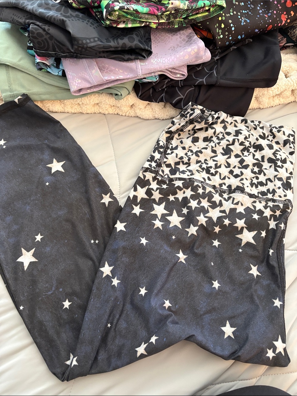 Star Print High-Waist Capri Leggings